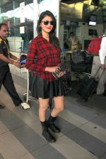 Shruti Haasan snapped at Airport on 19th Jan 2016